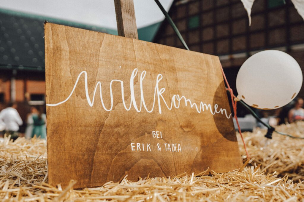 Hochzeit auf dem Bauernhof - Location, Deko, DIY-Ideen und Tipps für eure Trauung im Kuhstall. Romantisch Heiraten auf dem Land