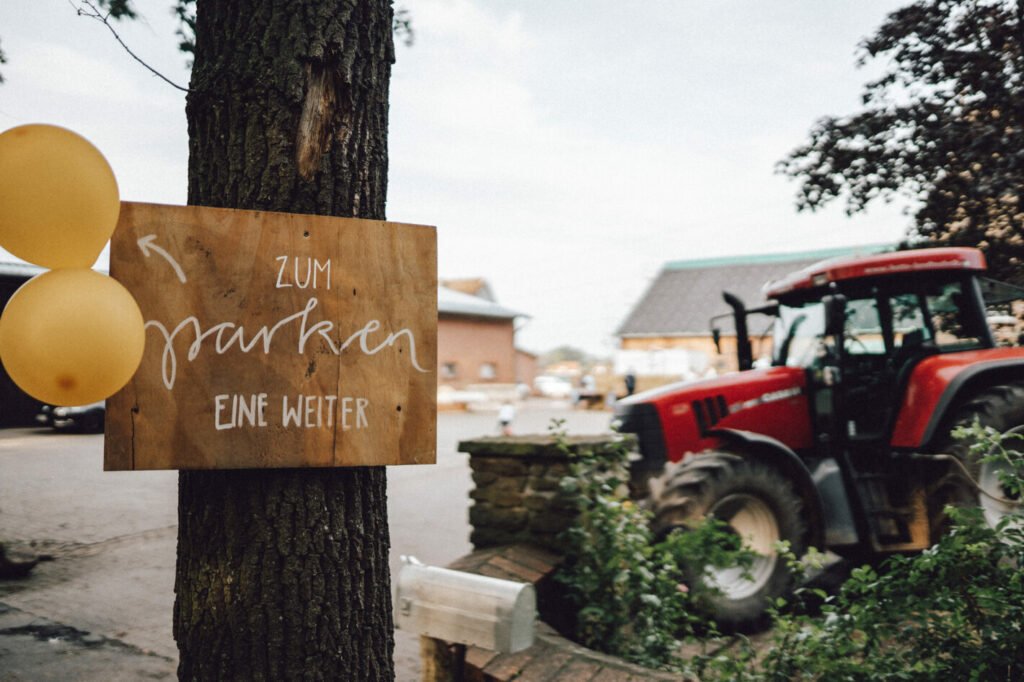 Hochzeit auf dem Bauernhof - Location, Deko, DIY-Ideen und Tipps für eure Trauung im Kuhstall. Romantisch Heiraten auf dem Land