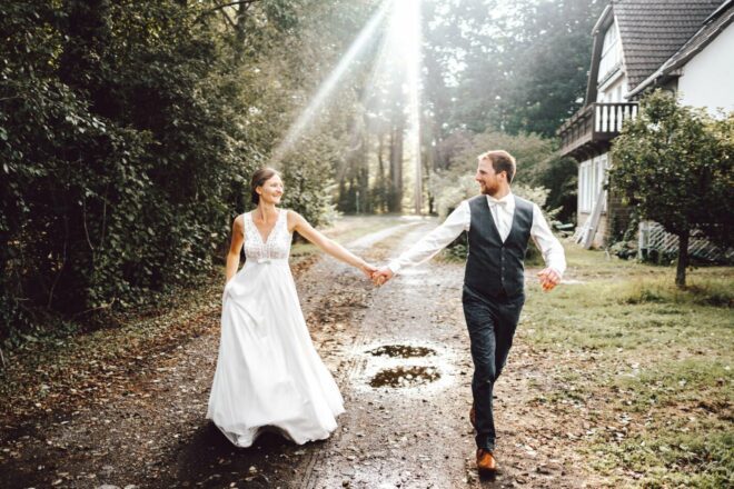 Hochzeit auf dem Bauernhof - Location, Deko, DIY-Ideen und Tipps für eure Trauung im Kuhstall. Romantisch Heiraten auf dem Land