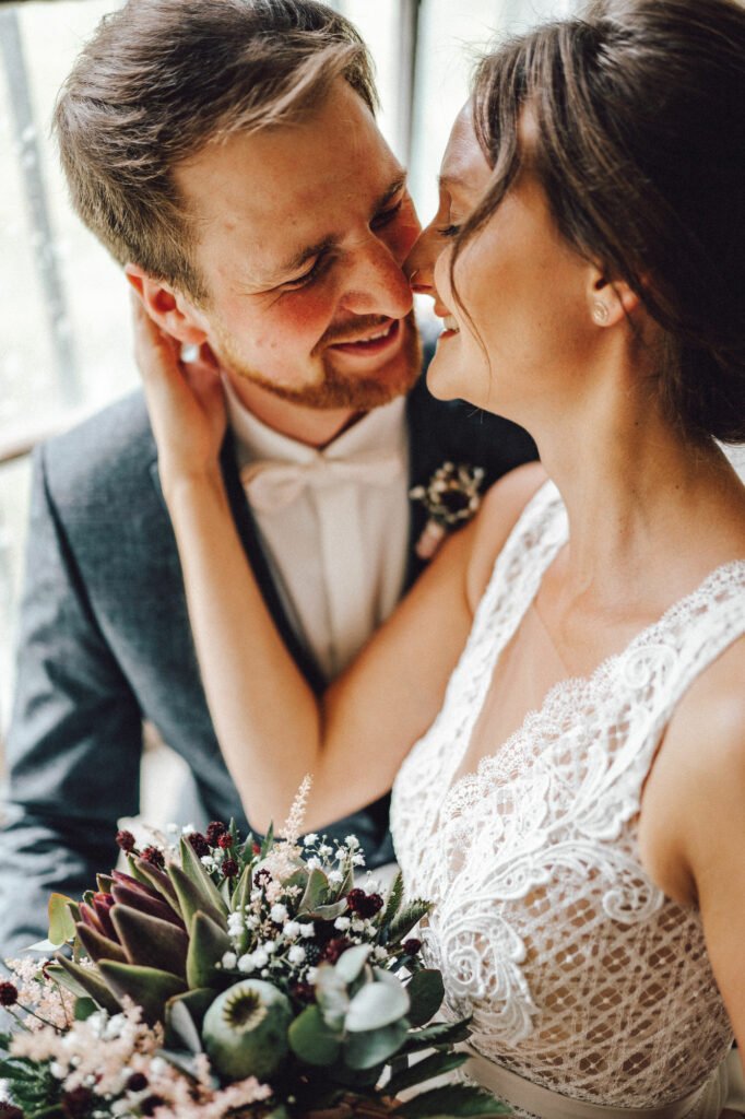 Hochzeit auf dem Bauernhof - Location, Deko, DIY-Ideen und Tipps für eure Trauung im Kuhstall. Romantisch Heiraten auf dem Land