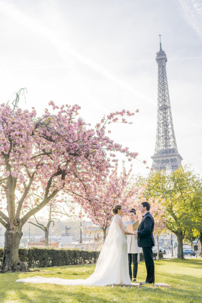 5 Insider-Tipps zur Planung eurer Elopement Hochzeit in Paris. Hochzeitsplanung in Zeiten von Corona: krisensicher und romantisch Heiraten.