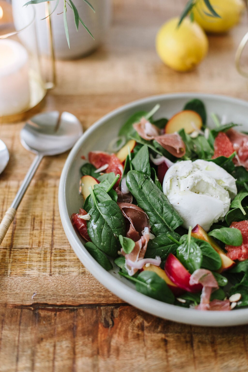 Vitaminbombe: Spinatsalat mit Grapefruit und Büffelmozarella