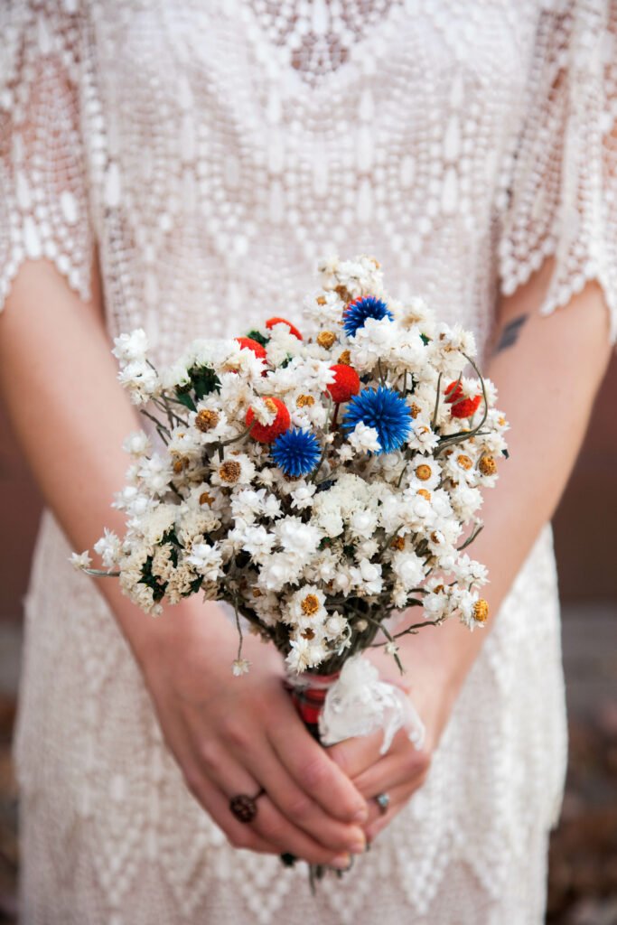 Brautstrauß mit Trockenblumen. Beispiele & Tipps für euren Trockenblumenstrauß zur Hochzeit. Der Blumenstrauß im Boho Style für die Braut!