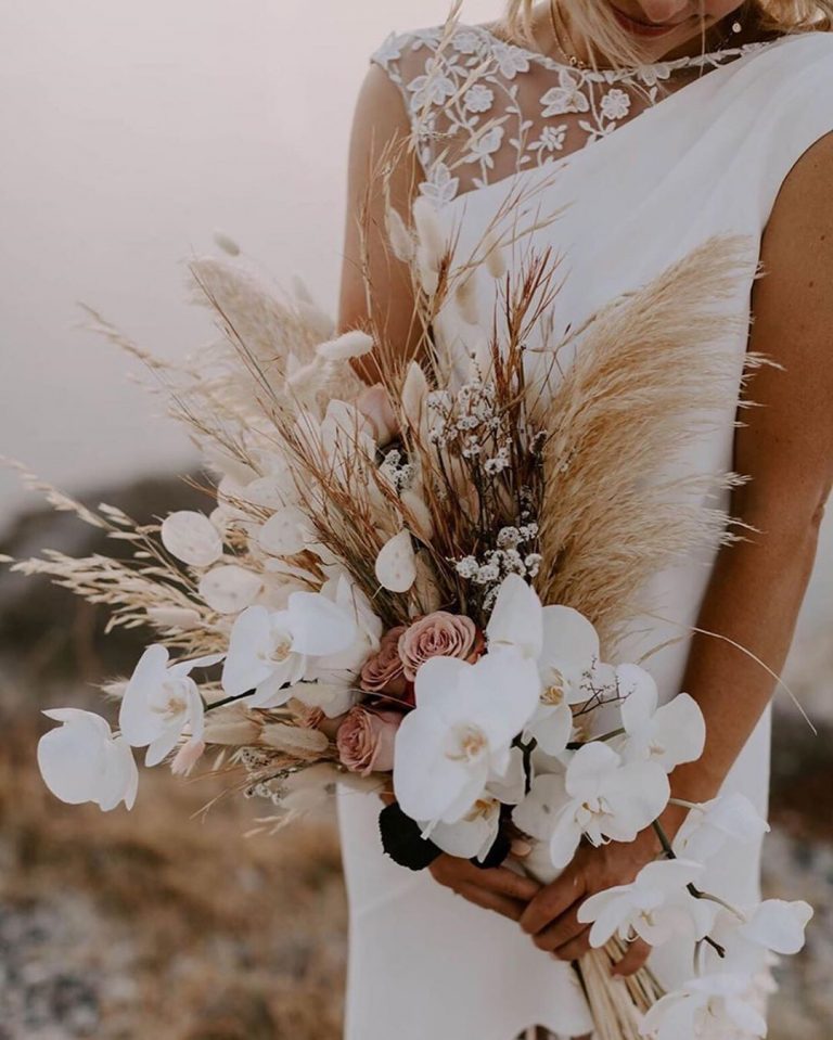 Brautstrauß mit Trockenblumen. Beispiele & Tipps für euren Trockenblumenstrauß zur Hochzeit. Der Blumenstrauß im Boho Style für die Braut!
