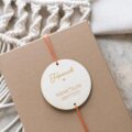 Geschenkanhaenger Holz Gaestebuchkarten