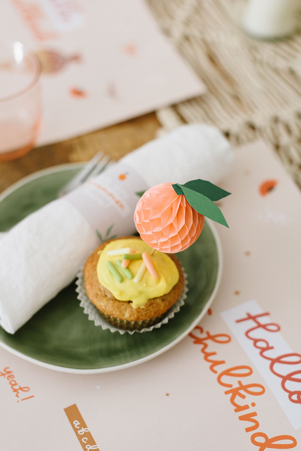 Sommerliche Deko zur Einschulung mit frechen Früchtchen: Einladungskarten, Servietten- Banderolen, Girlanden, uvm. für euren Schulanfang