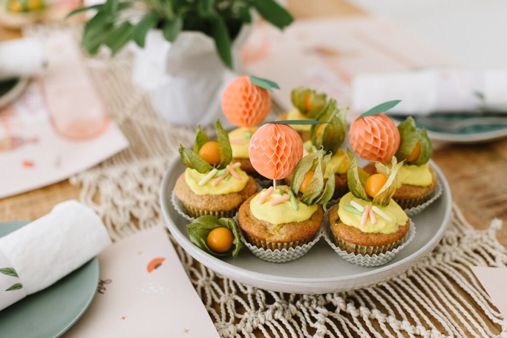 Pfirsichmuffins mit gebastelten Pfirsich-Toppern - einfaches Sommerliches Rezept für Einschulungsfeier, Gartenparty und Kindergeburtstag