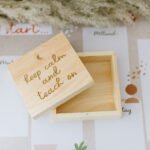 Holzbox quadratisch 'keep calm and teach on'