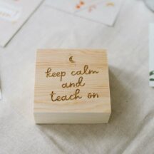 Holzbox quadratisch 'keep calm and teach on'