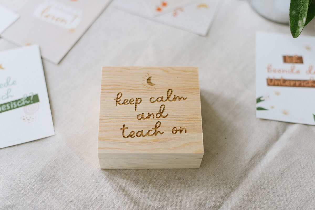 Holzbox quadratisch ‘keep calm and teach on’