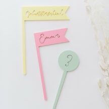 Cake Topper dreifarbig 'Geburtstagskind + Name + Zahl'