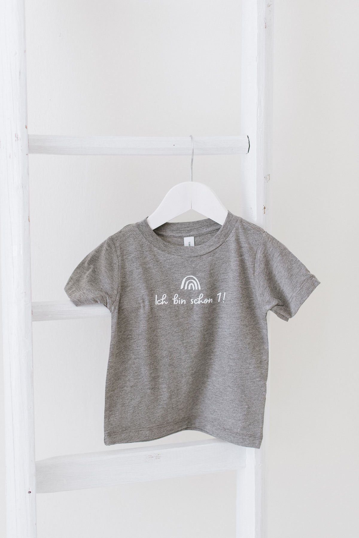 Geburtstag T-Shirt ‘Ich bin schon…’ grau