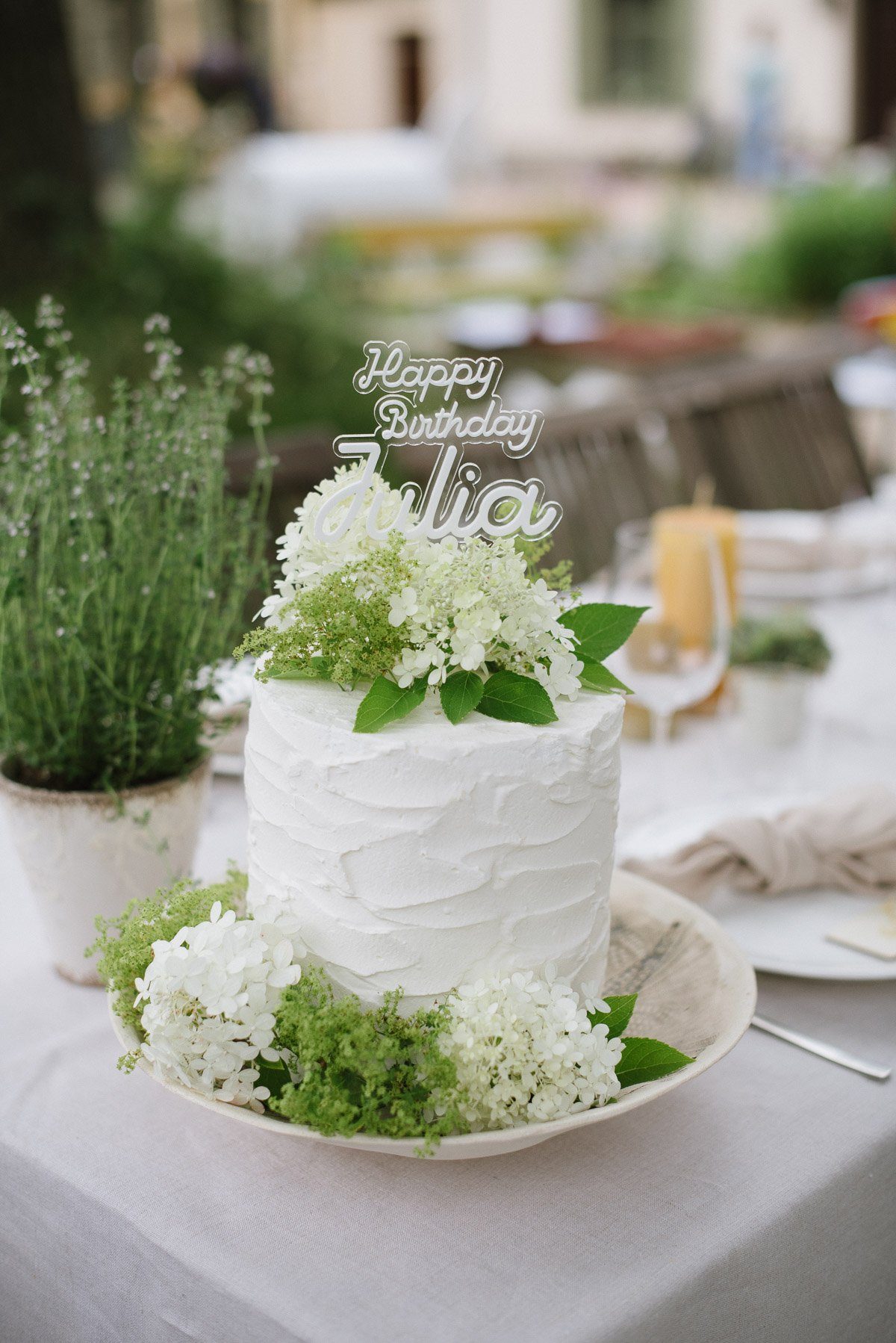 Torte mit individuellem Cake Topper: Happy Birthday Julia