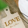 Schneidebrett LOVE Geschenk Hochzeit Name Brautpaar