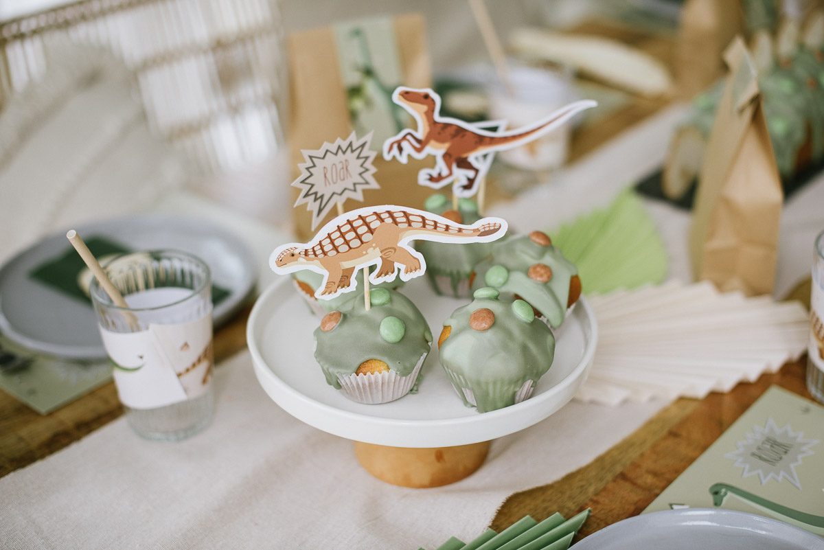 Muffins mit Dino Cake Topper