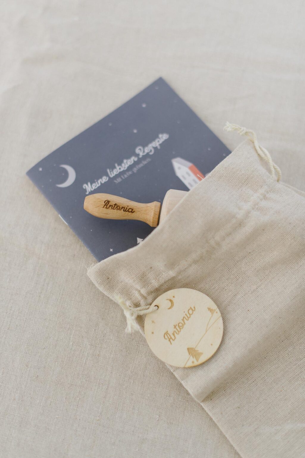 Teigrolle mit Rezeptheft + Anhänger - Fräulein K. Sagt Ja Partyshop Teigrolle mit Rezeptheft + Anhänger - Fräulein K. Sagt Ja Partyshop