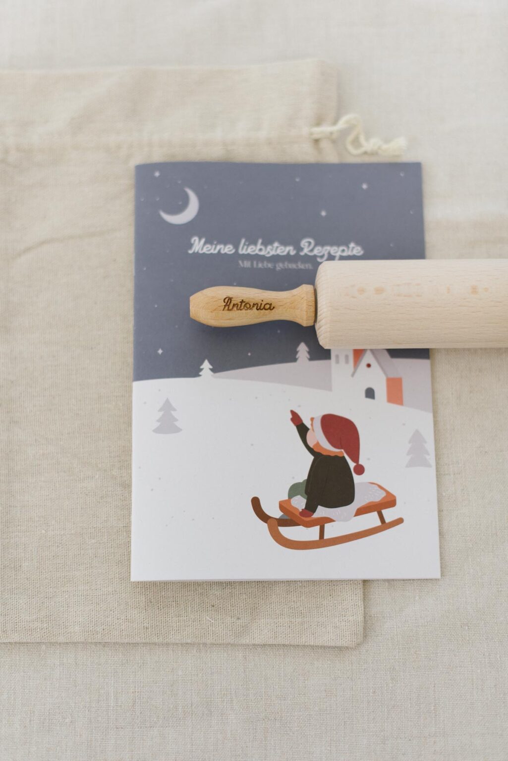 Teigrolle mit Rezeptheft + Anhänger - Fräulein K. Sagt Ja Partyshop Teigrolle mit Rezeptheft + Anhänger - Fräulein K. Sagt Ja Partyshop