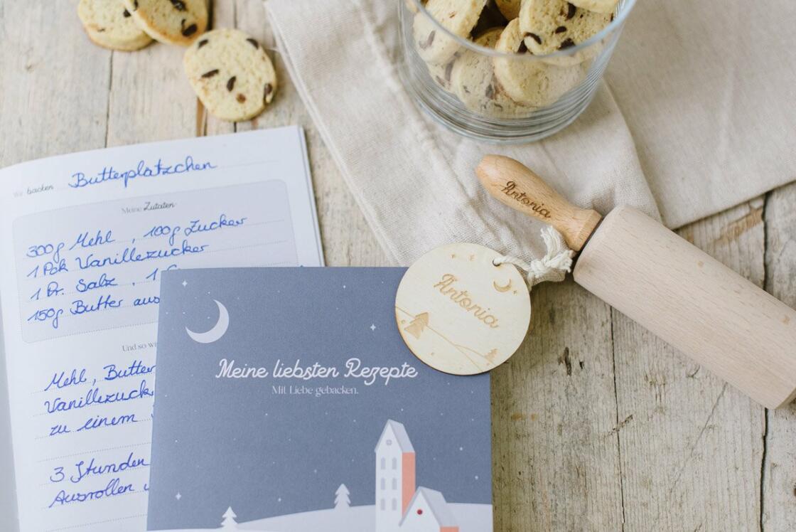 Teigrolle mit Rezeptheft + Anhänger - Fräulein K. Sagt Ja Partyshop Teigrolle mit Rezeptheft + Anhänger - Fräulein K. Sagt Ja Partyshop