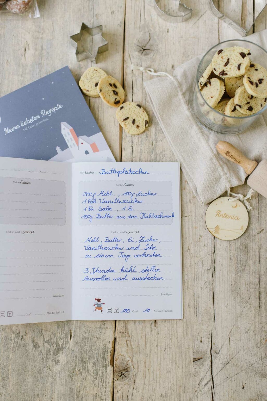 Teigrolle mit Rezeptheft + Anhänger - Fräulein K. Sagt Ja Partyshop Teigrolle mit Rezeptheft + Anhänger - Fräulein K. Sagt Ja Partyshop