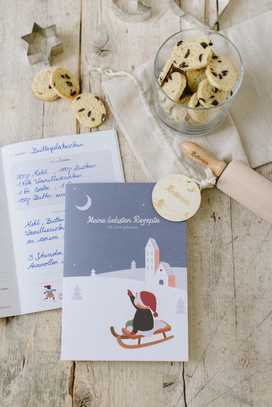 Teigrolle mit Rezeptheft + Anhänger - Fräulein K. Sagt Ja Partyshop Teigrolle mit Rezeptheft + Anhänger - Fräulein K. Sagt Ja Partyshop