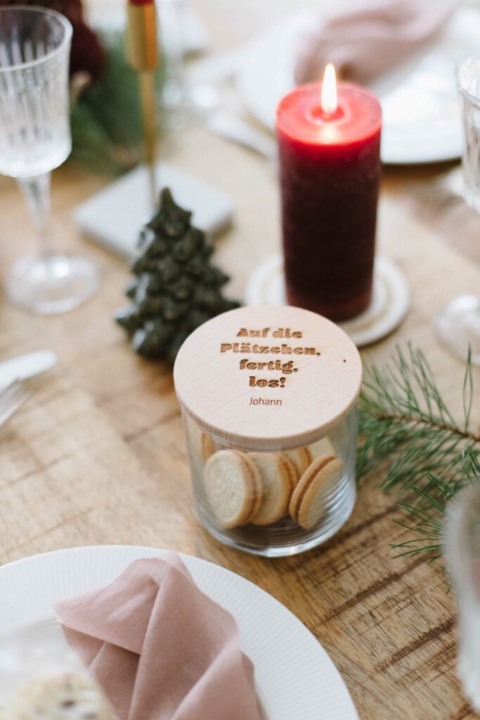 Vorratsglas mit personalisiertem Deckel aus Holz