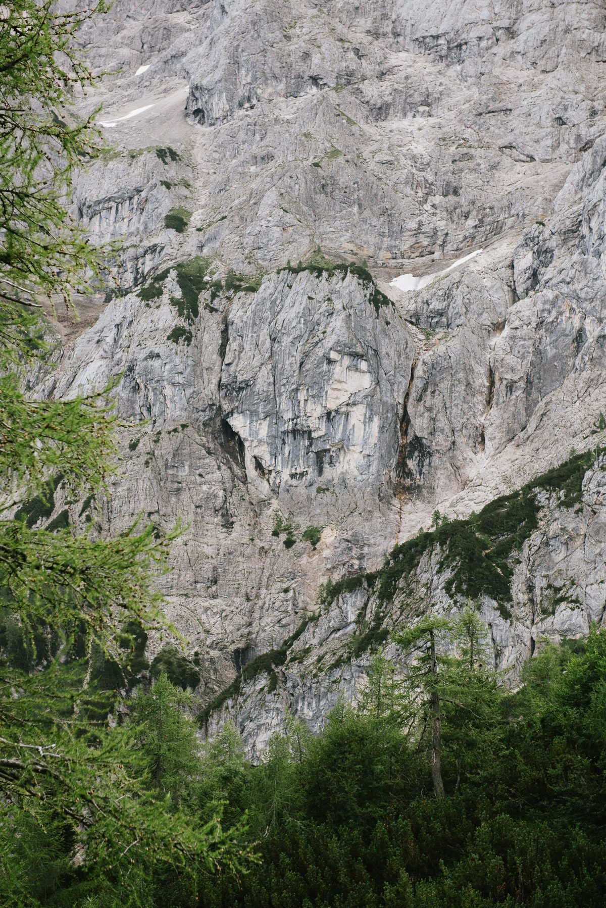 Mädchen im Fels