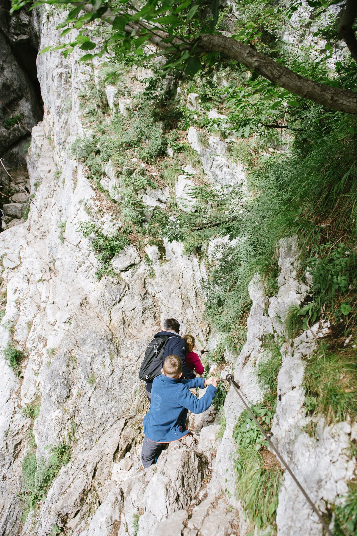 Letztes Stück der Wanderung zur Wasserbecken der Soča-Quelle