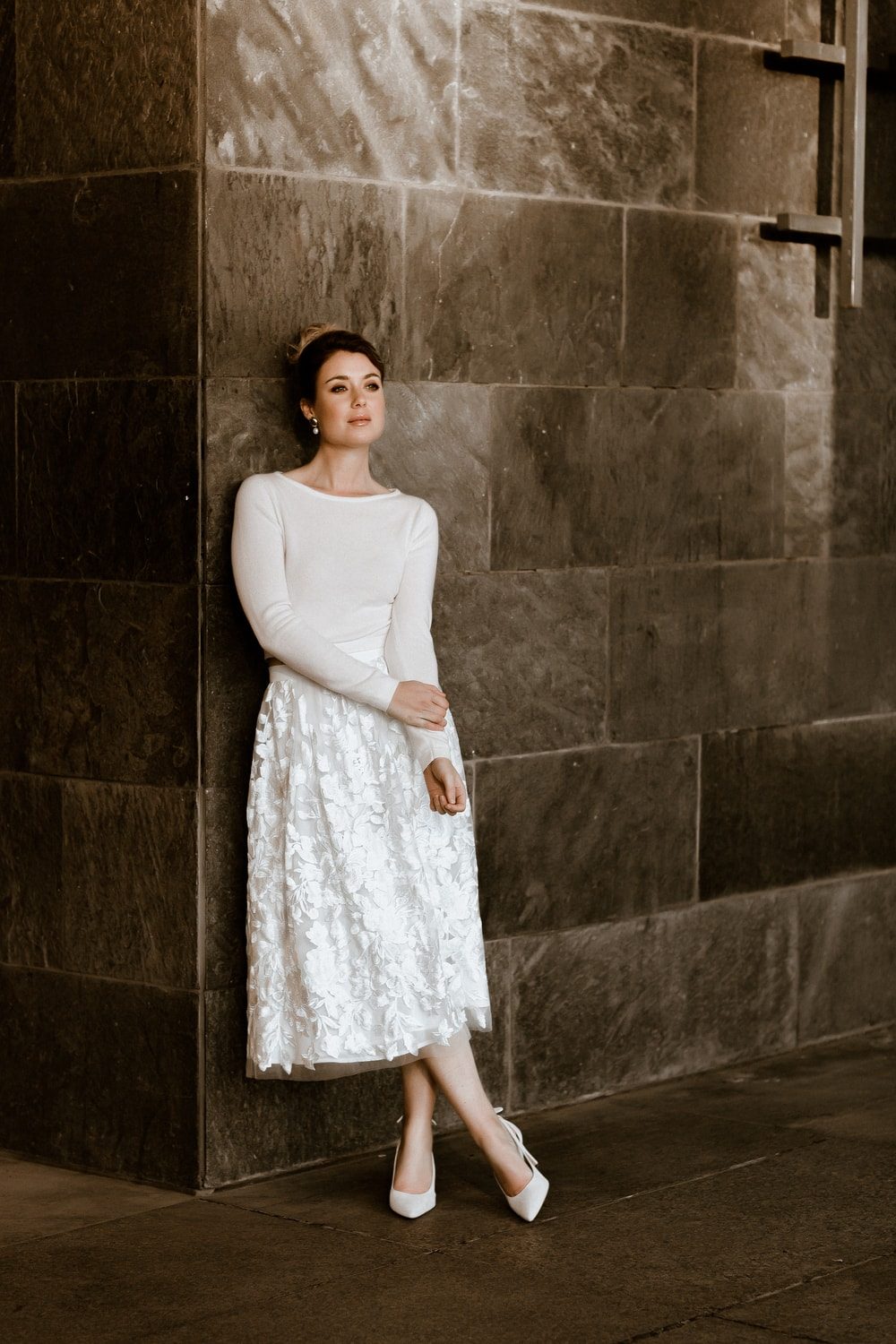 Brautkleid: Kaschmir Pullover mit wadenlangem Blütenrock 