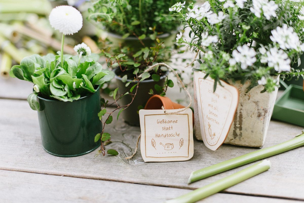 Schöne Geschenkideen für den Garten: Liebevolle Geschenke für Outdoor- Fans mit Balkon und Garten. Personalisierte Geschenke für Gärtner.