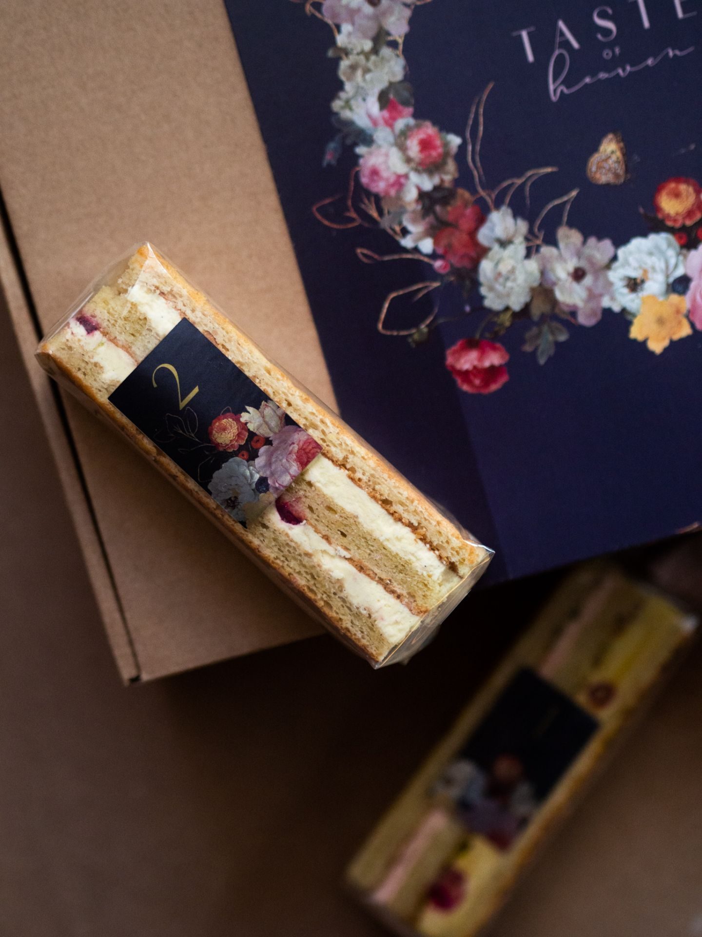 Verschiedene Hochzeitstorten vorab durchprobieren? Geht! Einfach Hochzeitstorte Tasting Box von Heavens Taste durchprobieren & bestellen.