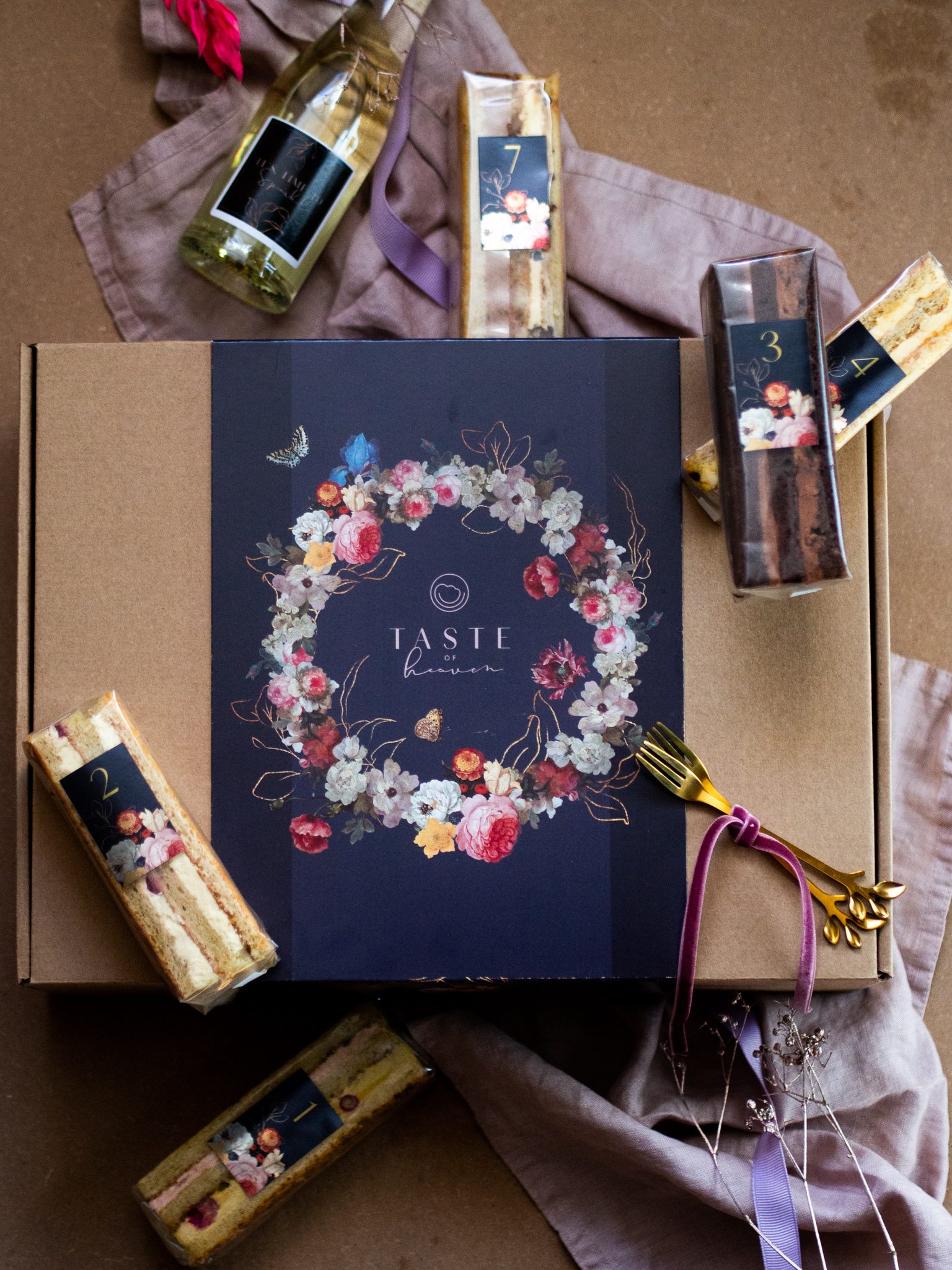 Verschiedene Hochzeitstorten vorab durchprobieren? Geht! Einfach Hochzeitstorte Tasting Box von Heavens Taste durchprobieren & bestellen.