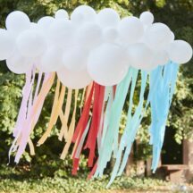 Wolkengirlande mit Regenbogen Streamer