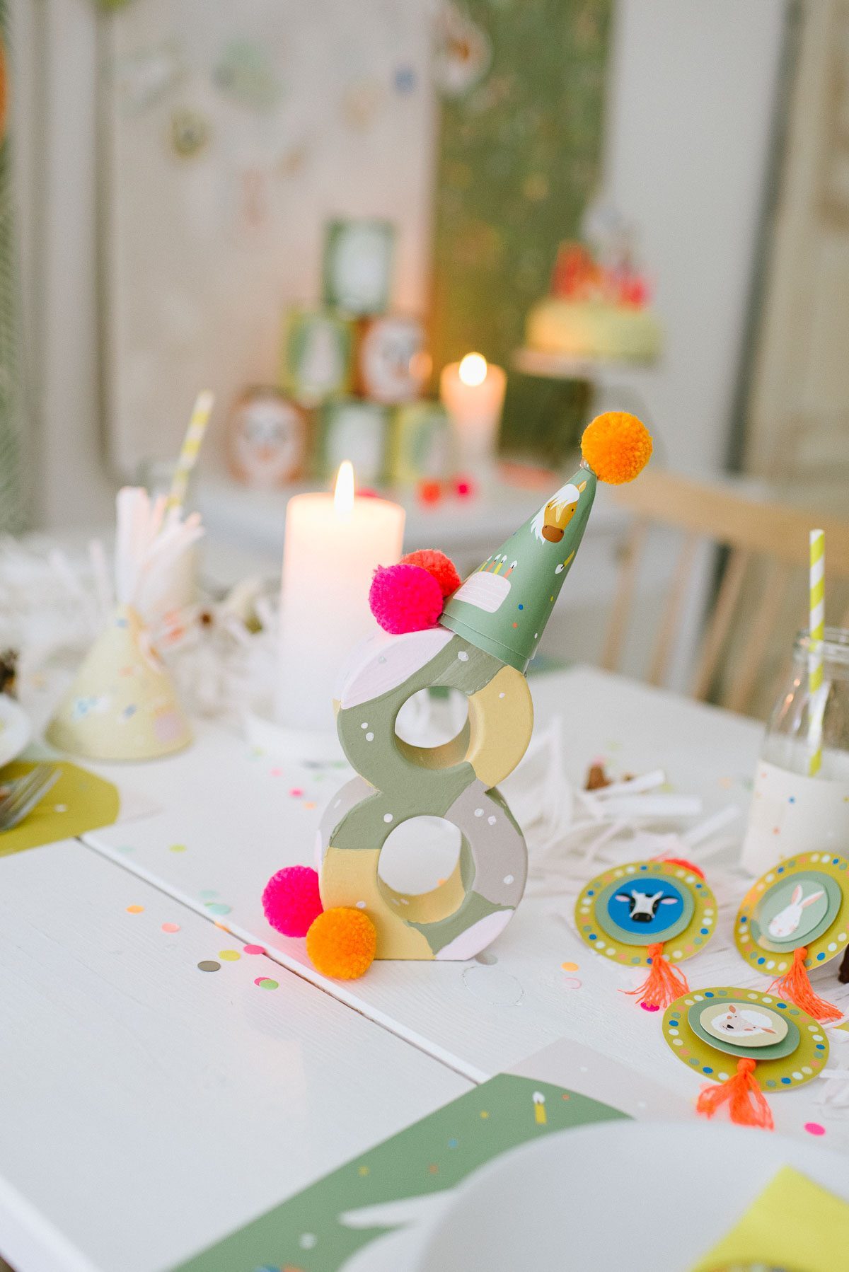 Geburtstagszahl gestalten: Einfache DIY Deko zum Kindergeburtstag selber machen und fröhliche Geburtstagsfeier erleben. Super schnell & easy!