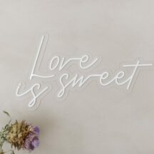 3D Schriftzug Love is sweet