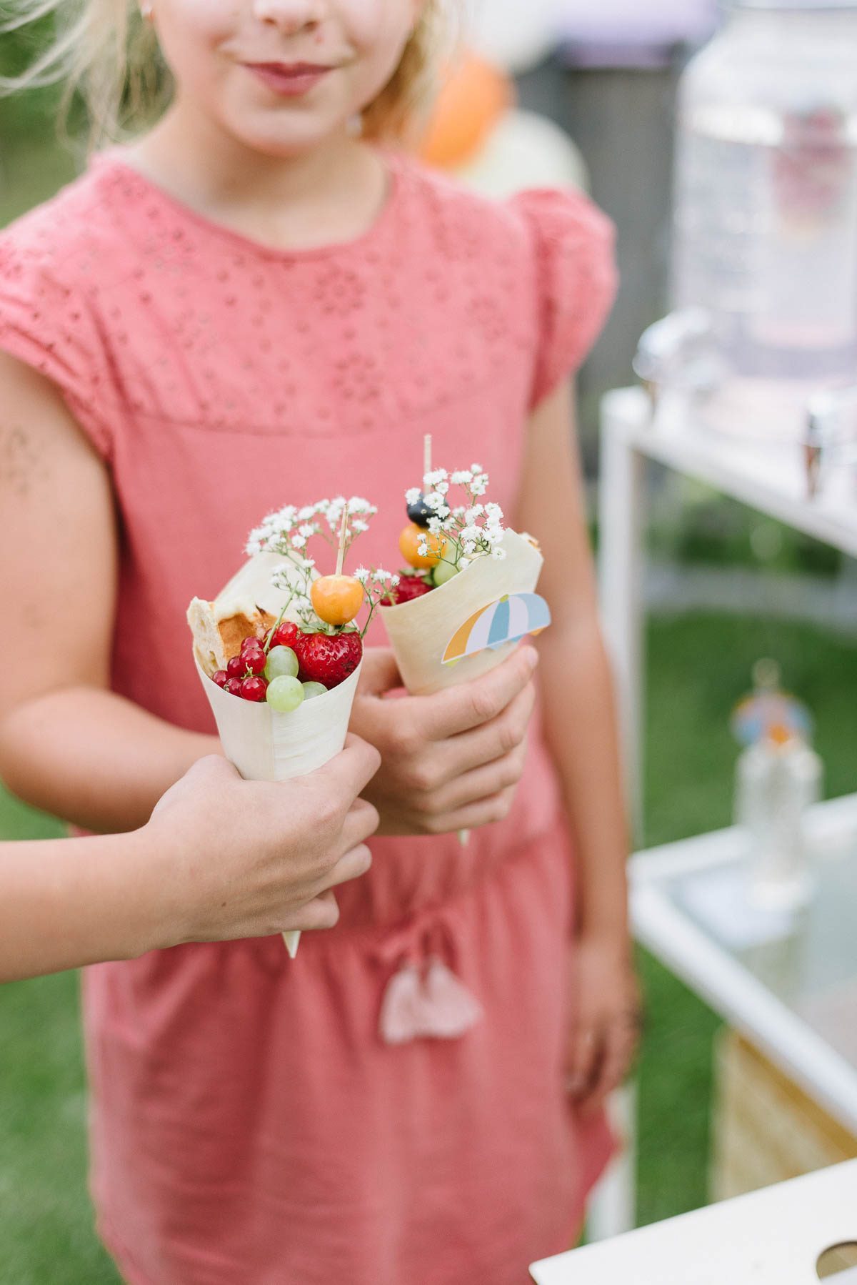 Snackhörnchen mit Obst und Keksen