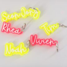 Schluesselanhaenger Neon Schriftzug zweifarbig-1