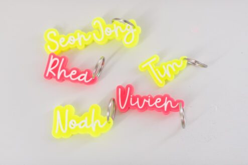 Schluesselanhaenger Neon Schriftzug zweifarbig-1