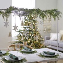 Schneeflocken und Tannenbaum