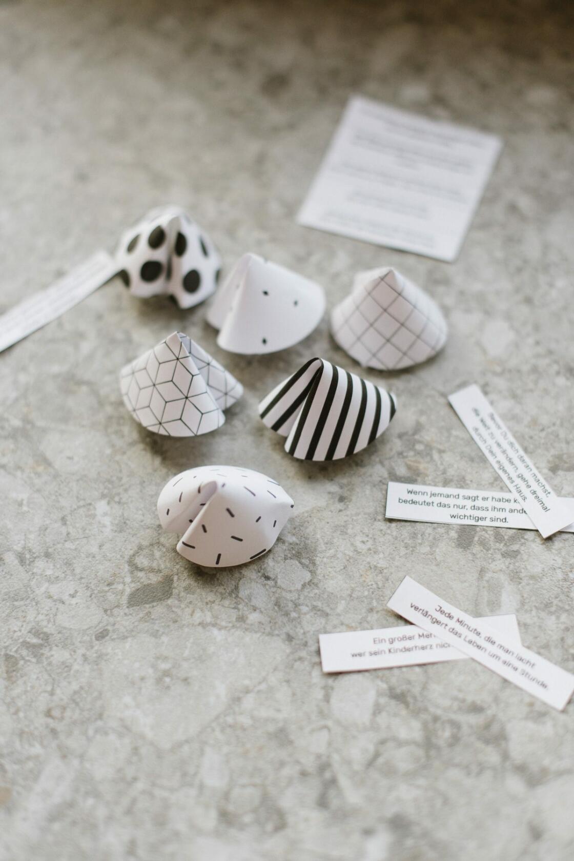 Glückskekse aus Papier basteln - Vorlage zum Download - Fräulein K. Sagt Ja