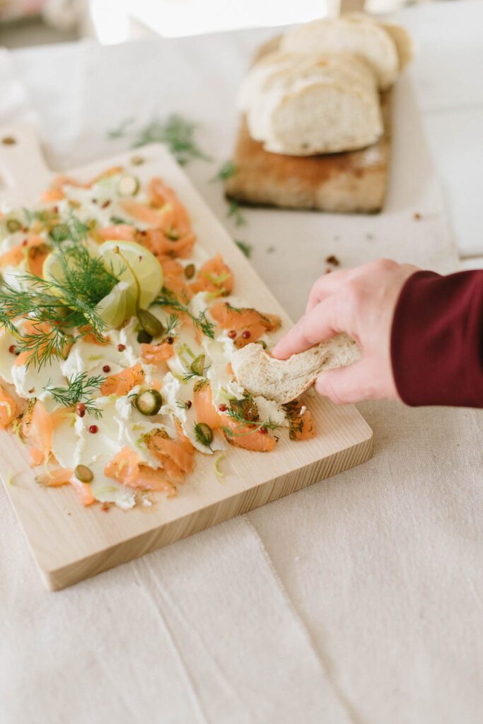 Fingerfood: Snack Board mit Lachs Partygericht