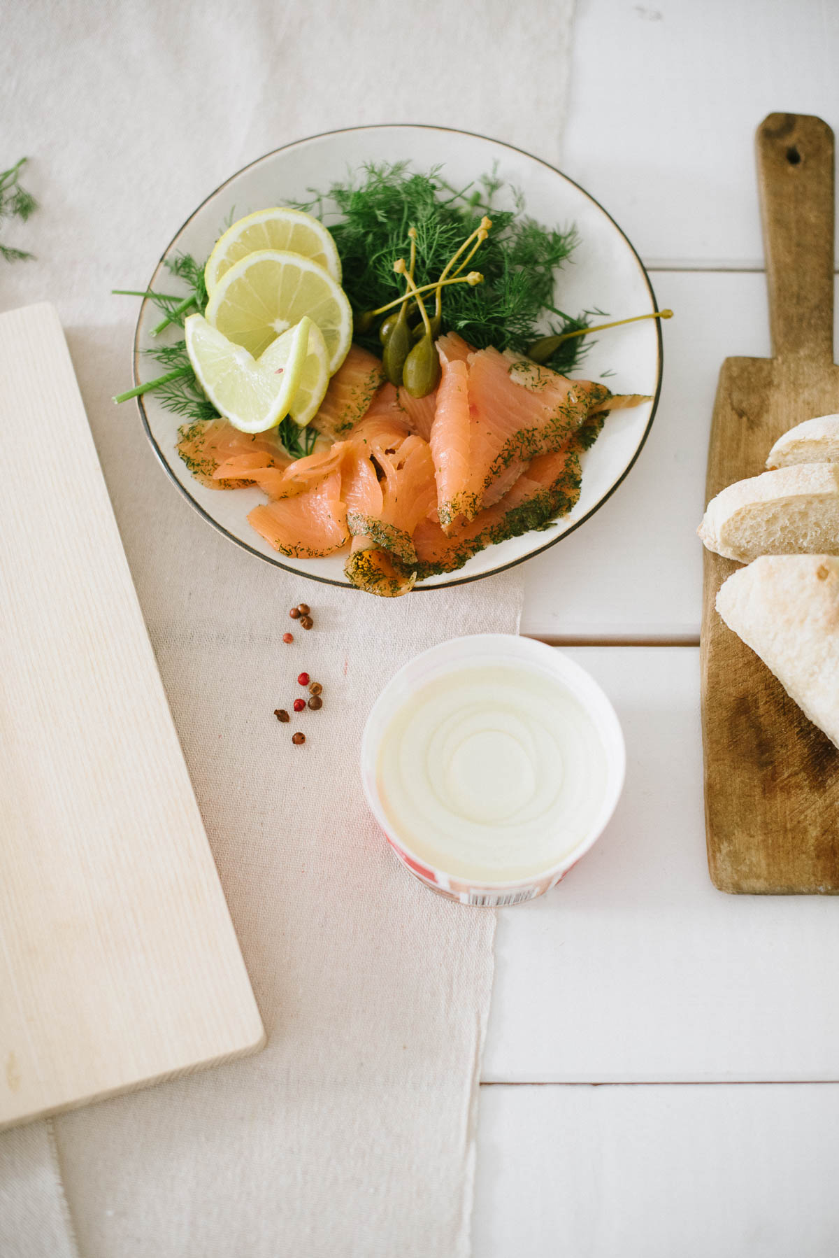 Zutaten für das Snack Board mit Lachs