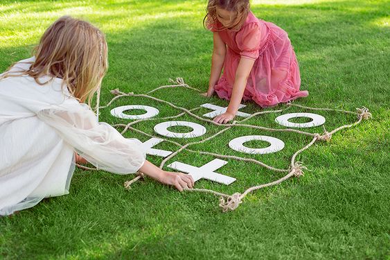 Tic-Tac-Toe - Tic Tac Toe - Legespiel - Strategiespiel Im Holzrahmen  Zufällige Farbe Mini-Tischbrett Aus Holz, Wettbewerbsfähige X-O-Blöcke Für  Couchtischdekoration, Partyspiele, Kindergeschenk: : Spielzeug