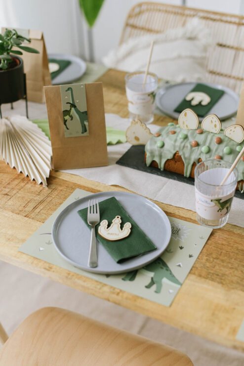 Dinoparty Box Kindergeburtstag-2 Geschenkanhänger mit Namen - Dino Fussabdruck