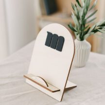 Tablethalter aus Holz mit personalisiertem Stopper