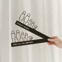 Türschild 'we are family'