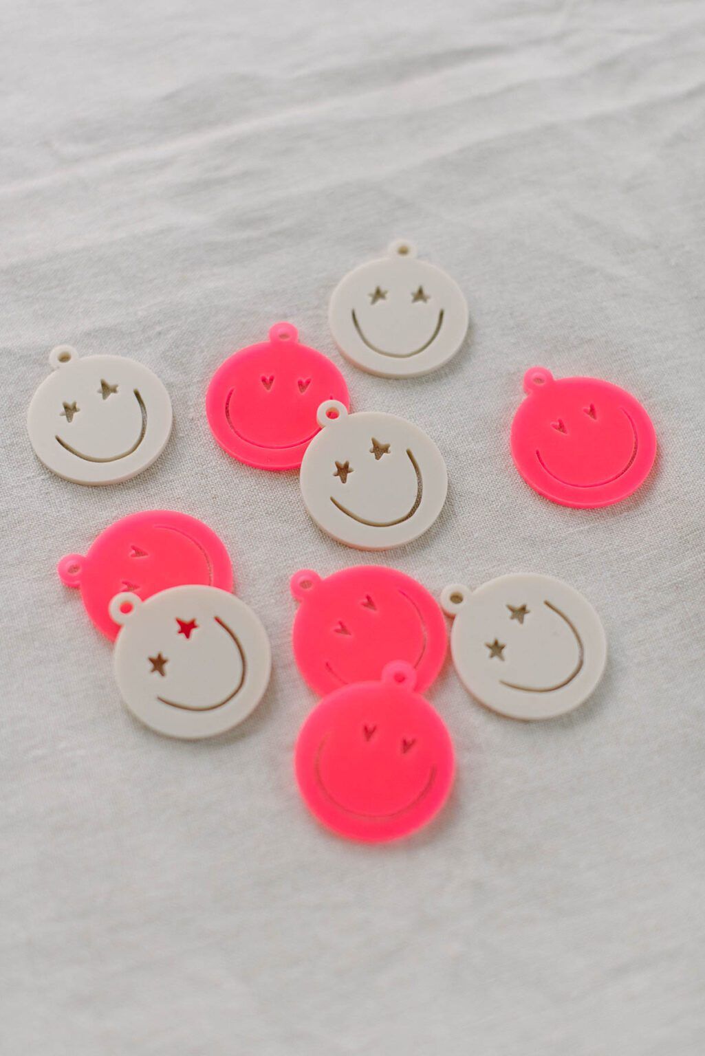 CRAFFANCY 80 Stück Schleifen-Anhänger Set - 8 Stile Für Schmuck Basteln