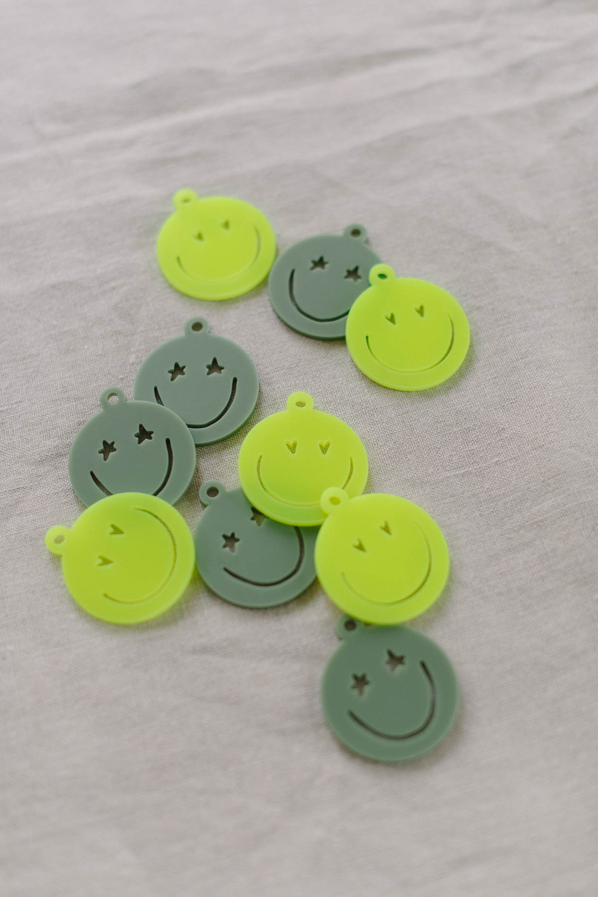 Geschenkanhänger ‘Smiley’ 10 Stück olive/neongelb