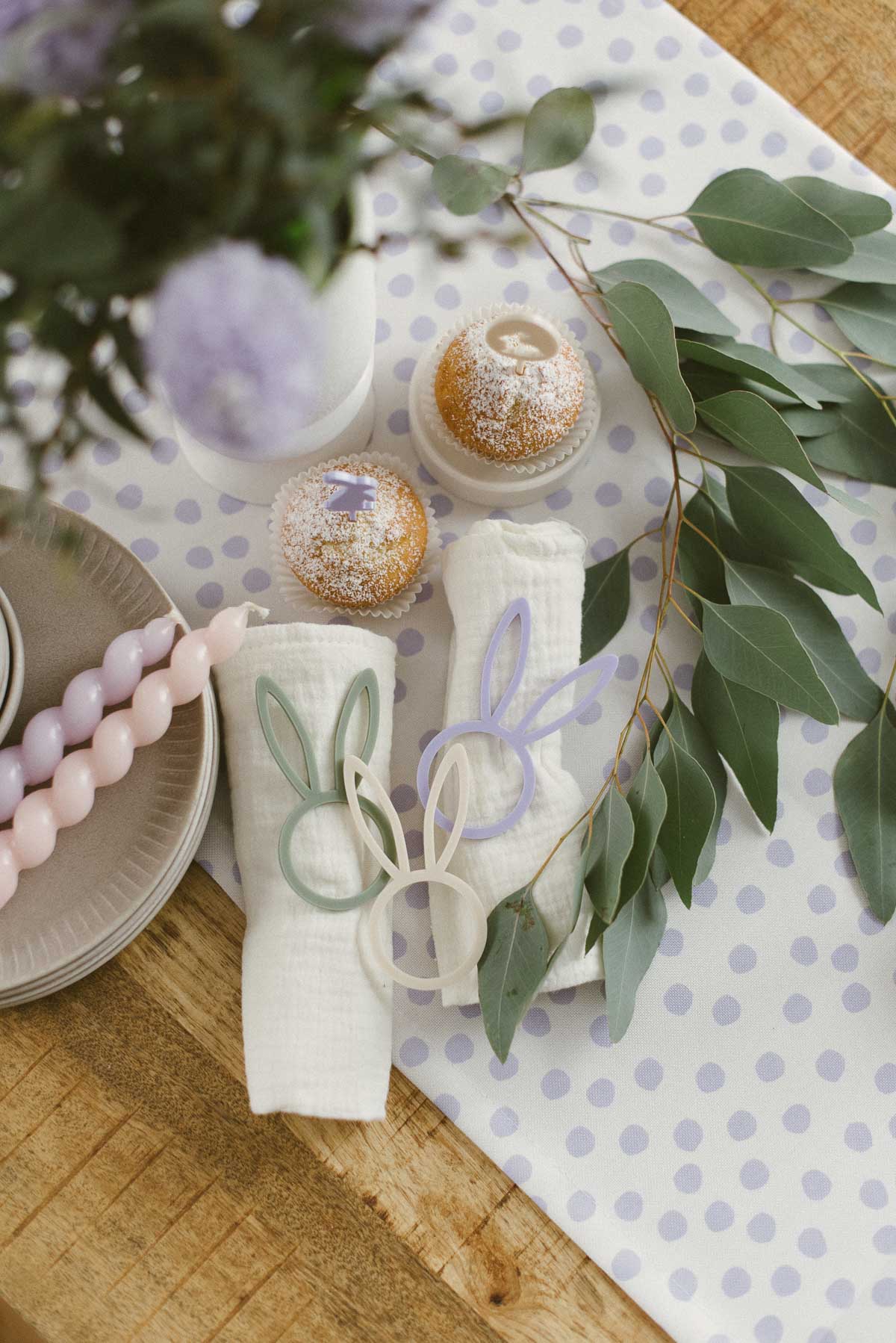 Osterdeko für den Osterbrunch in modernen Pastellfarben