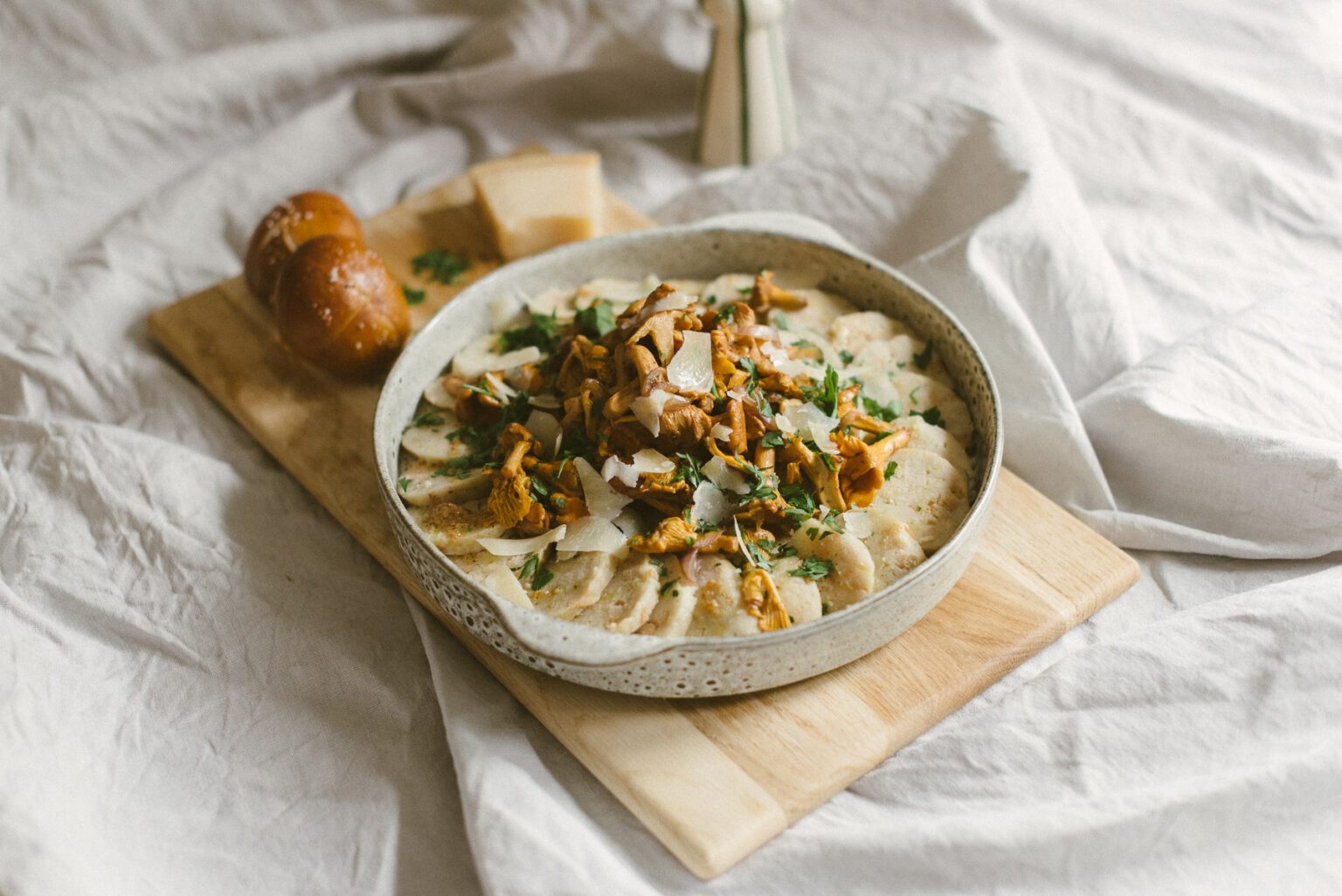 Rezept: Knödel Carpaccio mit Pfifferlingen - Fräulein K. Sagt Ja