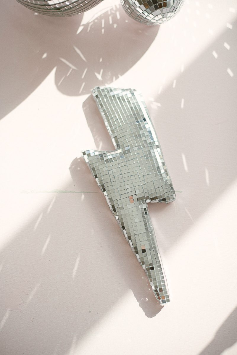 Disco Blitz Wanddeko DIY mit Spiegelsteinen